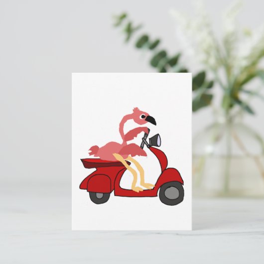 Funny Pink Flamingo Riding Motor Scooter Briefkaart (Staand voorkant)