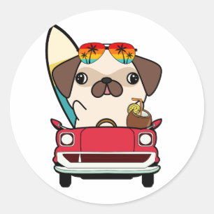 Funny Pug Dog rijdt naar het strand Ronde Sticker