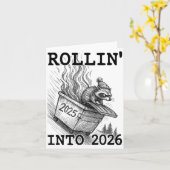 Funny Raccoon Rollin' Into 2026 Dumpster Fire New Kaart (Gele Bloem)