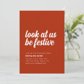 Funny Red Christmas Fête Invitation (Debout devant)