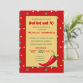 Funny Red Hot 70e anniversaire Invitations (Debout devant)
