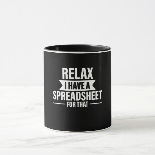 Funny Relax heeft spreadsheets accountantsgegevens Mok (Midden)