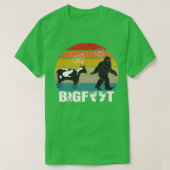 Funny  Retro Bigfoot met Koe T-shirt (Design voorkant)