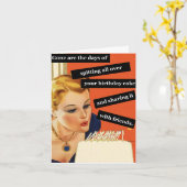 Funny Retro Birthday Kaart blaast kaarsen uit (Gele Bloem)