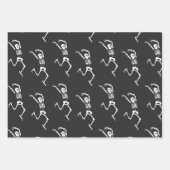 Funny Running Skeleton Black and White Halloween Inpakpapier Vel (Voorkant 3)