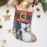Funny Santa Claus Chien Photo et nom Personnalisé<br><div class="desc">Votre chien va adorer ce stock de Noël amusant personnalisé juste pour lui. Ajoutez le nom de votre chien à la ceinture rouge et noire de Père Noël et une photo ci-dessous. Mignonne et festive et beaucoup de place pour les gâteries pour chiens. . . un stock de noël qui...</div>
