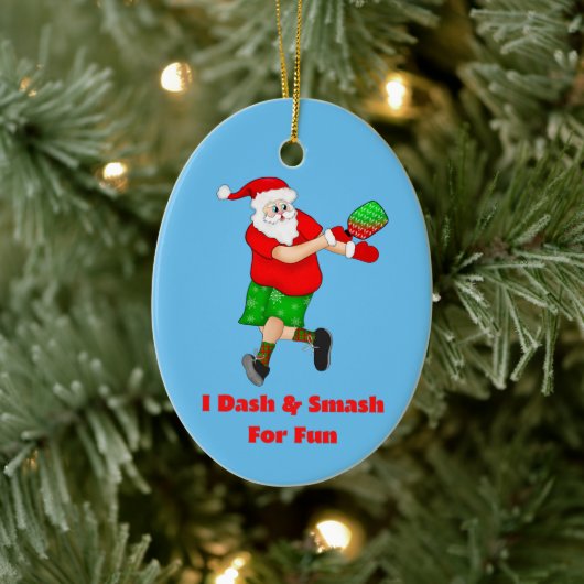 Funny Santa Plays Pickleball I Dash & Smash Fun Keramisch Ornament (Boom)