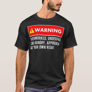 Funny Sarcastic Warning overwerkte onderbetaald en T-shirt