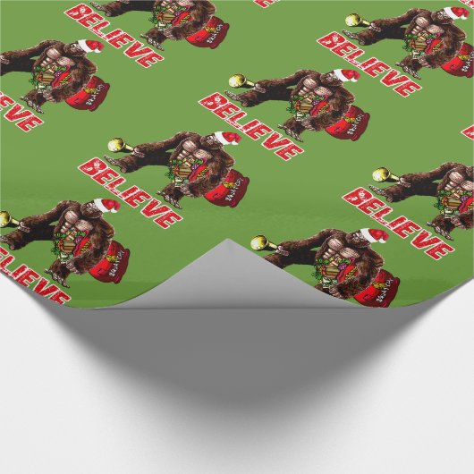 Funny Sasquatch Santa Claus Design Cadeaupapier (Hoek)