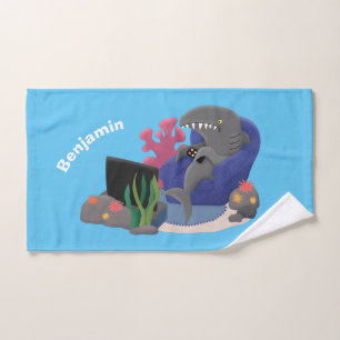 Funny shark die tv-cartoon bekijkt bad handdoek