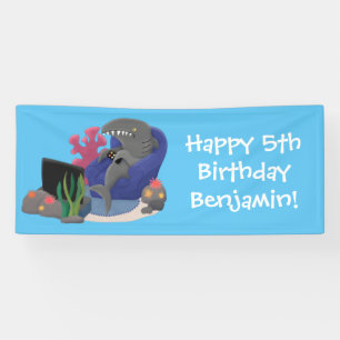 Funny shark die tv-cartoon bekijkt spandoek