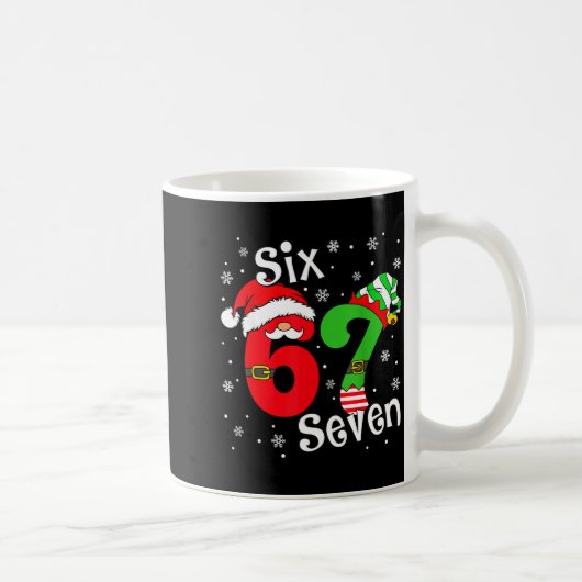 Funny Six Seven 67 Meme 6 7 Elf Santa Christmas Pa Koffiemok (Rechts)