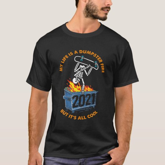 Funny Skeleton Skateboard Dumpster Fire Het is all T-shirt (Voorkant)