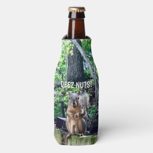 Funny Squirrel Deez Nuts ongeschikte Humor Flesjeskoeler (Fles Voorkant)