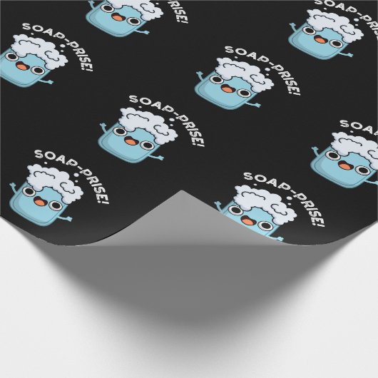 Funny Surprised Soap Pun Dark BG Cadeaupapier (Hoek)
