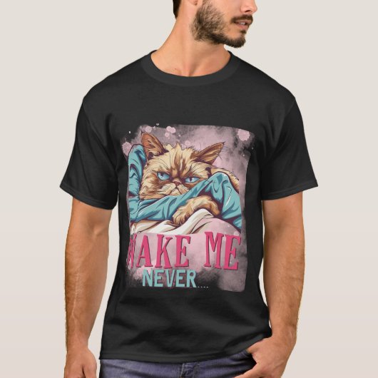 Funny "Wake Me Never" Grumpy Sleeping Cat✨😴😼 T-shirt (Voorkant)