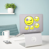 Funny Wink & Smile Emoji Yellow Faces Voeg naam 8  Sticker (Laptop op bureau)
