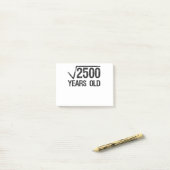 Funny Wiskunde Probleem Square Root van 2500 Equal Post-it® Notes (Op bureau)