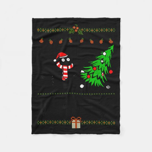 Funny Xmas Black Cat Pushing Christmas Tree Over C Fleece Deken (Voorkant)