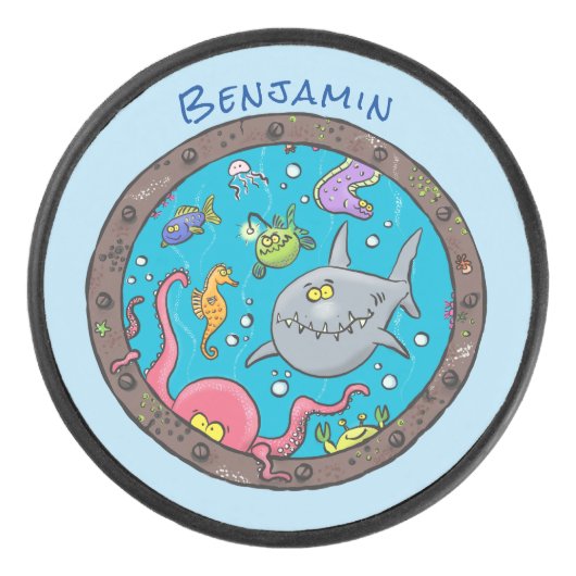 Funny zee, onderwatertrekkend, cartoon hockey puck (Voorkant)