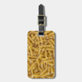Fusilli pasta macro als achtergrondstructuur bagagelabel (Voorkant verticaal)