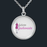 Futur Fashionista Mode Mannequin Collier<br><div class="desc">Le collier présente une illustration originale du mannequin (ou de la robe) d'un couturier rose avec FUTURE FASHIONISTA dans une police amusante.</div>