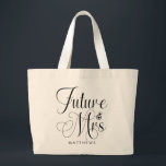 Futur Mme Sac fourre-tout de mariage sur mesure<br><div class="desc">Futur Mme Sac fourre-tout de mariage sur mesure - Le sac fourre-tout personnalisé présente une typographie de script moderne et est personnalisé avec votre nom de famille futur. La police est accentuée d'une bague de fiançailles. Affiché en noir et blanc.</div>
