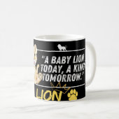 Futur Roi : Bébé Lion Motivational Mug Artwork (Devant droit)