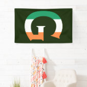 G Monogram overlay op Ierse Vlag (v) bnrt Spandoek (Insitu)