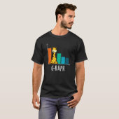 G-raph Grappige Giraffe Grafiek Woordgrap Dark BG T-shirt (Voorkant volledig)