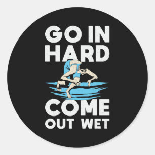 Ga hard naar de natte zwemzwemzwemmachine ronde sticker