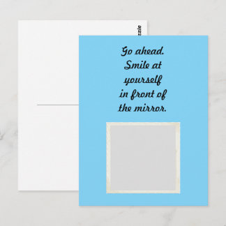 Ga je gang. Lach op jezelf voor de spiegel Briefkaart