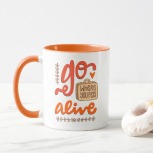 Ga waar je je levend voelt - Retro Travel Mug Mok