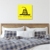 Gadsden Rattlesnake Flag: Revolutionaire Oorlog 17 Canvas Afdruk (Insitu (Slaapkamer))