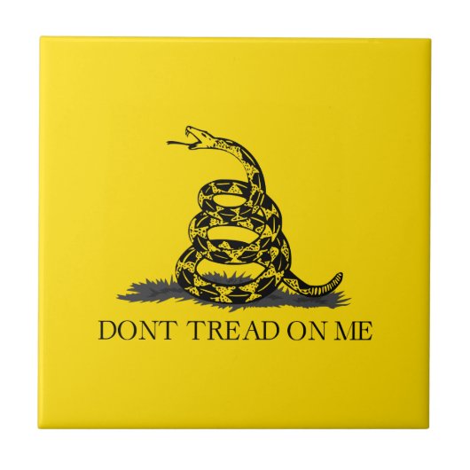 Gadsden-vlag 'Treed niet op mij' ZWART GEEL Tegeltje (Voorkant)