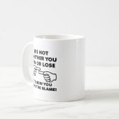Gagner ou perdre la responsabilité Funny Mug (Devant gauche)
