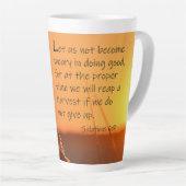 Galates 6:9 Latte Mug (Angle droit)