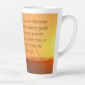 Galates 6:9 Latte Mug (Droite)