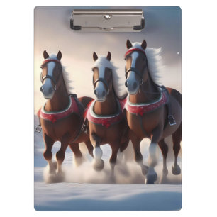 Galopperen door de sneeuw: magische paarden van de klembord