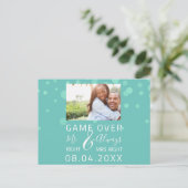 Game Over Grappige Save The Date Trouw Aqua Foto Briefkaart (Staand voorkant)