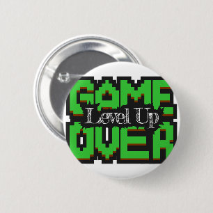 Game Over, Level Up: Gepixelde Retro Gamewereld Ronde Button 5,7 Cm