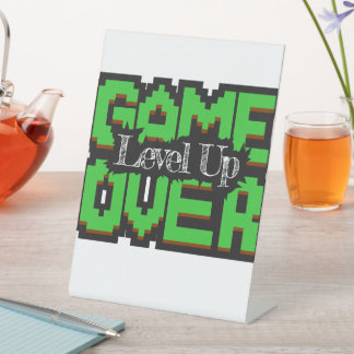 Game Over, Level Up: Pixelated Retro Game World Reclamebord Met Voetstuk