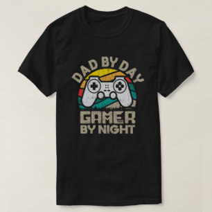 Gamer van vader op dag naar nachtvideo gamer geeft t-shirt