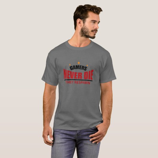 Gamers sterven nooit en geven hun schimmelspel wee t-shirt (Voorkant volledig)