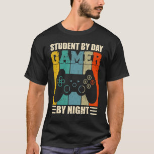 Gaming Sarcasm Retro Student tegen dag gamer bij n T-shirt