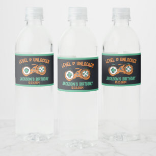 Gamingniveau ontgrendelde balken op zaterdag waterfles etiket