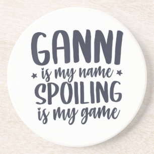Ganni is mijn naam Verpesten is mijn spel T-shirt Zandsteen Onderzetter