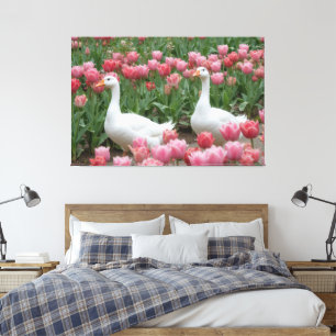 Ganzen in een roze Wildflower Meadow Dierenvriend Canvas Afdruk