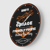 Garage Dad's of any Name Prouly Fixing Funny  Grote Klok (Hoek)