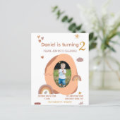 Garçon 2e carte d'invitation avec photo (Debout devant)